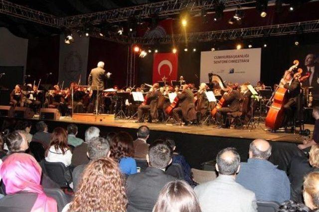 CUMHURBAŞKANLIĞI SENFONİ ORKESTRASI ÜNİVERSİTEDE KONSER VERDİ