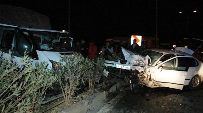 Otomobil İle Kamyonet &Ccedil;arpıştı: 2 Yaralı