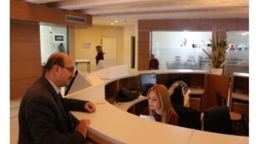 Sel&ccedil;uk&rsquo;ta &rsquo;&rsquo;hizmet Masası&rsquo;&rsquo;ndan Eshot 65 Yaş Kartı