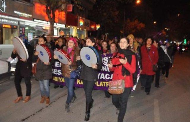 ADIYAMAN DA KADINLAR DEF VE MEŞALELERLE Y&Uuml;R&Uuml;D&Uuml; 1