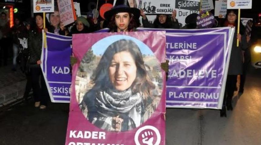 KADINLAR ŞİDDETE KARŞI Y&Uuml;R&Uuml;D&Uuml;