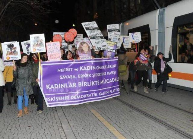 KADINLAR ŞİDDETE KARŞI YÜRÜDÜ