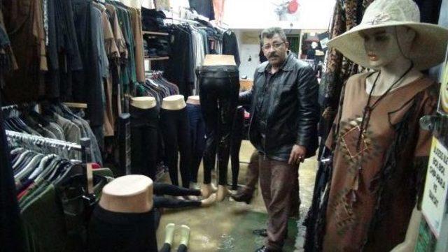 MERSİN DE SAĞNAK YAĞIŞ SU BASKINLARINA NEDEN OLDU 3