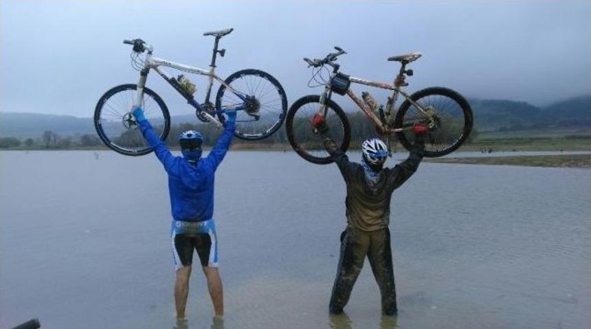 Bisiklet Sevgisi Yağmur &Ccedil;amur Dinlemiyor