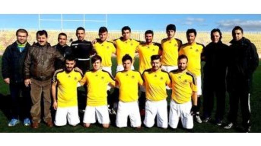 İ.&uuml; Futbol Takımı İddialı