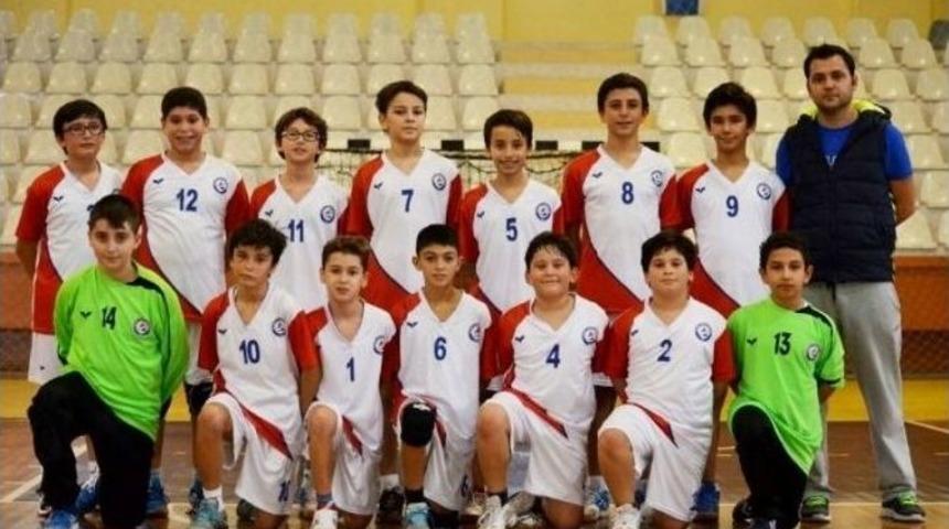 İzmir &Uuml;niversitesi Hentbol Takımı Şampiyon Oldu