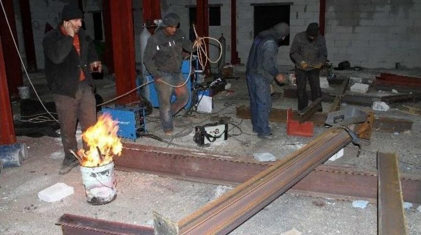 Soğuk Havada Gece Mesaisi