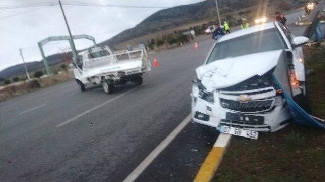 Zabıta Memurları Kaza Yaptı: 3 Yaralı 1