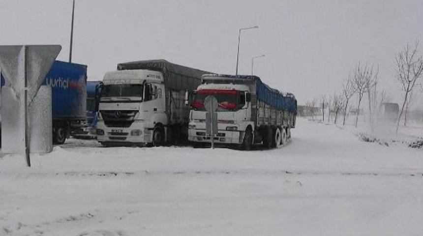 KONYA'DA KAR HAYATI FEL&Ccedil; ETTİ