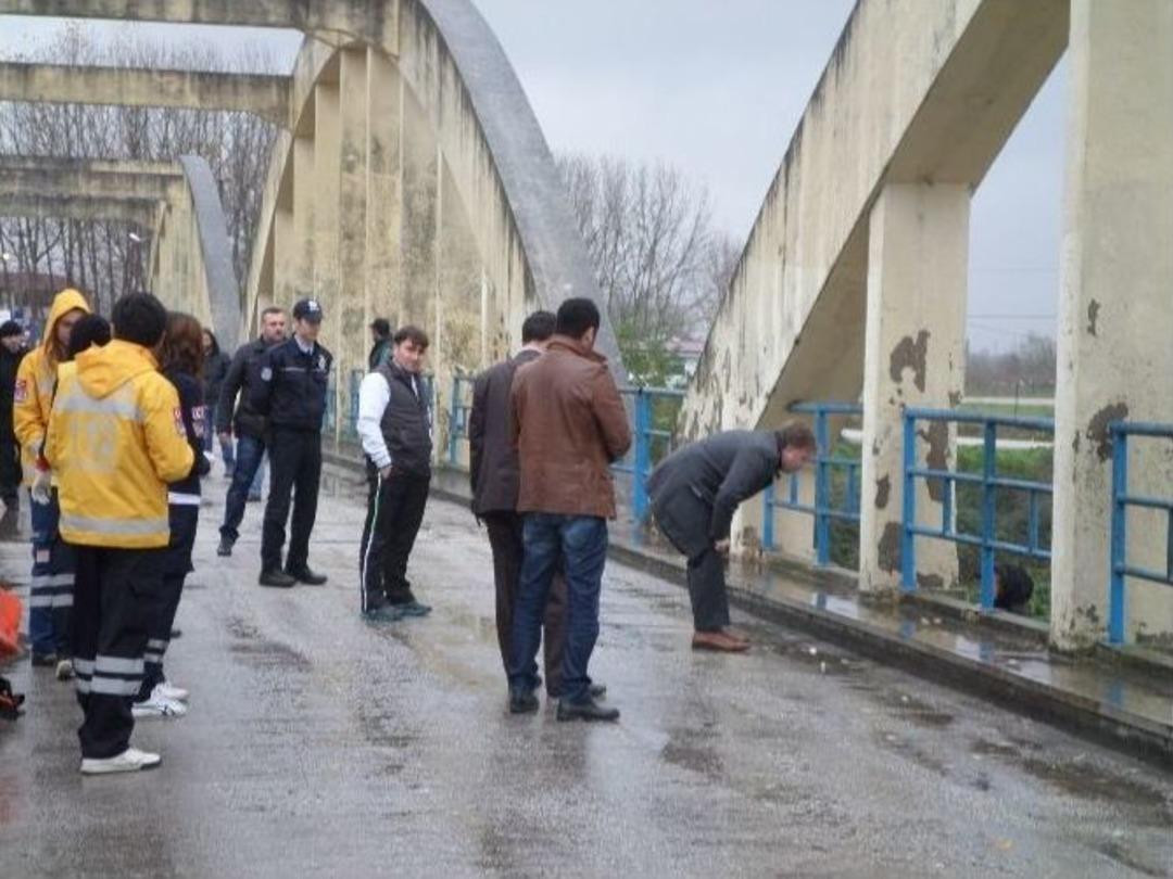 Eski Sakarya K&ouml;pr&uuml;s&uuml;&rsquo;nde İntihar Girişimi