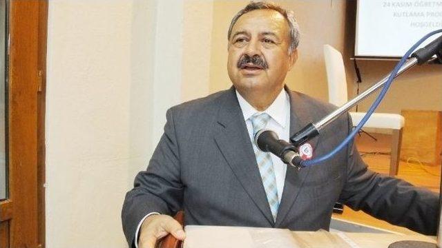 Burhaniye&rsquo;de Kırsal Mahalle Muhtarlarına M&uuml;h&uuml;rleri Dağıtıldı 1