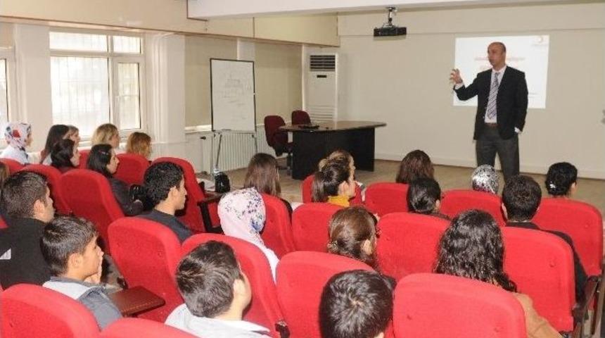 Hemşirelik B&ouml;l&uuml;m&uuml; &Ouml;ğrencilerinden Kan Bağışına Destek
