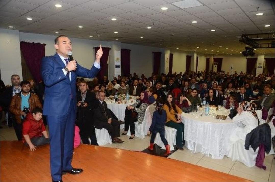 S&ouml;zl&uuml;: "cumhuriyetin Sorumluluğu &Ouml;ğretmenlerimizin Omuzlarındadır"