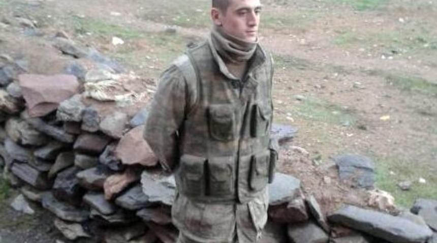 Şehit Er Fotoğrafına, “bir Gün Gelecek, Bir Gün Kalacak” Yazmış