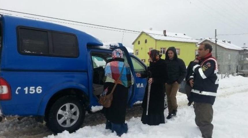 Seydişehir&rsquo;de Jandarma Kışta Vatandaşın Yanında