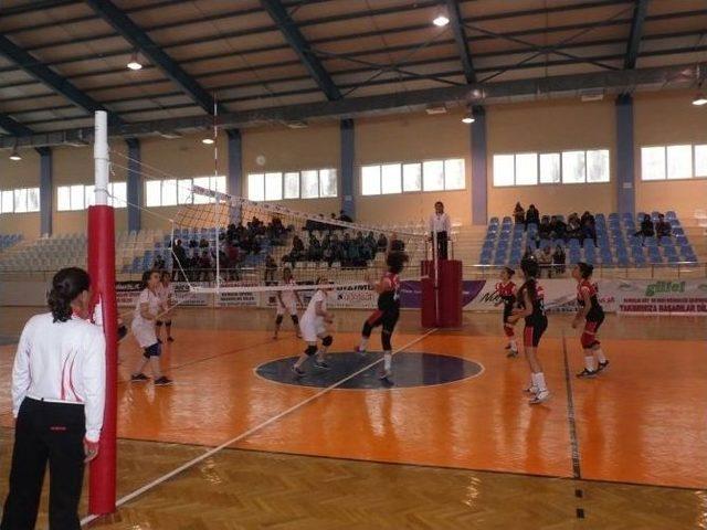 Korkuteli&rsquo;nde Liseler Arası Voleybol Turnuvası Devam Ediyor 1