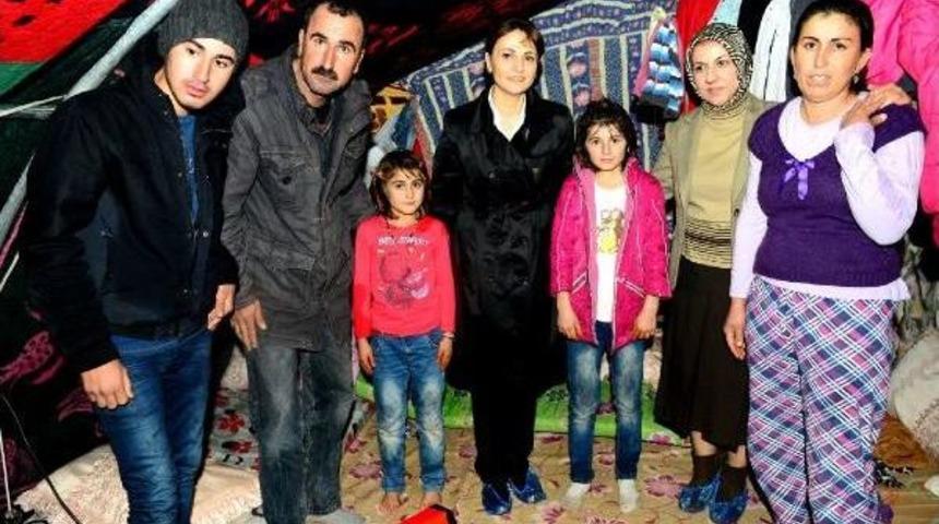 VALİ EŞİ EZİDİ KAMPINI ZİYARET ETTİ