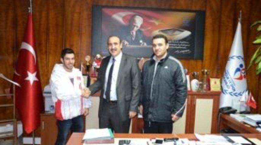 Şampiyon Erdemir, İl M&uuml;d&uuml;r&uuml; Fındıklı&rsquo;yı Ziyaret Etti