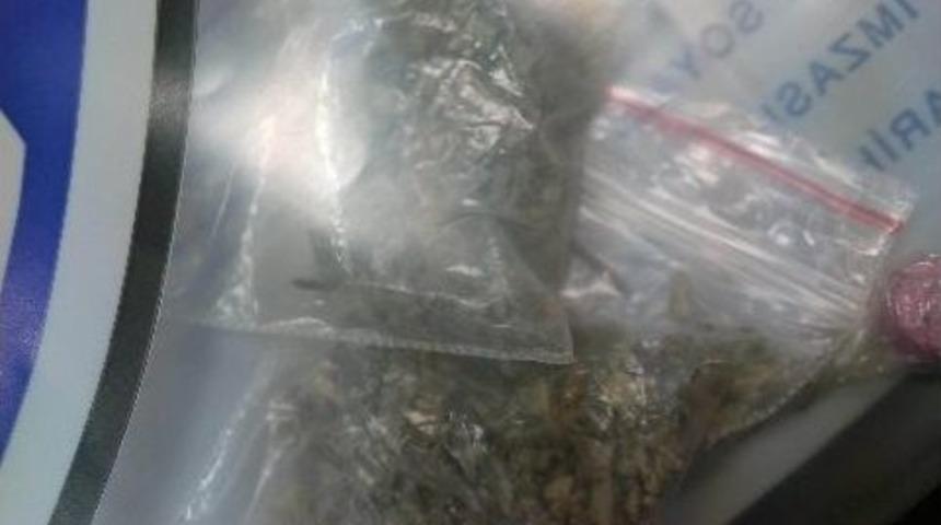 Polisi G&ouml;r&uuml;nce Bonzai Poşetlerini Yutan Şahıs Komaya Girdi