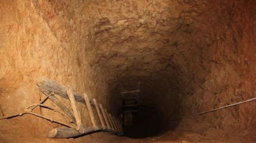 DEFİNE UMUDUYLA 22 METRELİK KUYU KAZDILAR