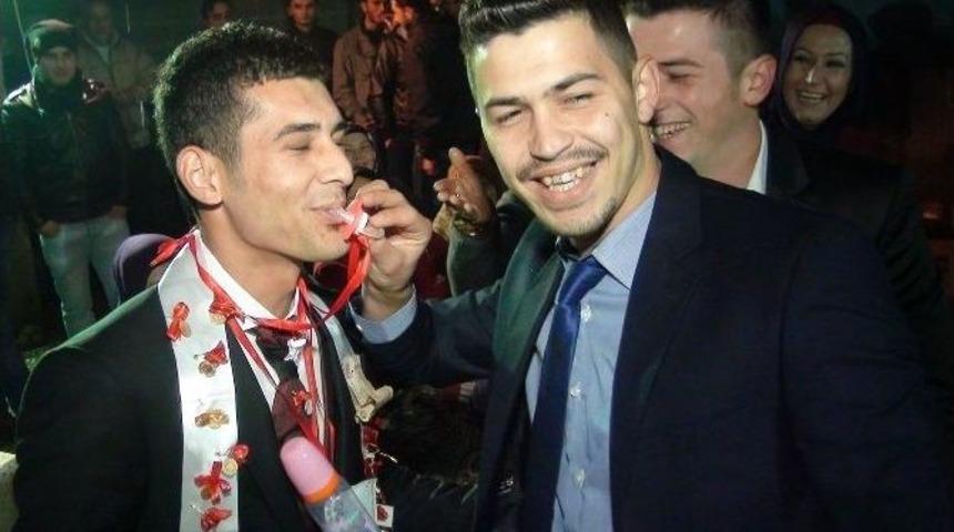 (&ouml;zel Haber) D&uuml;ğ&uuml;nde Damada Emzik, Geline Merdane Taktılar