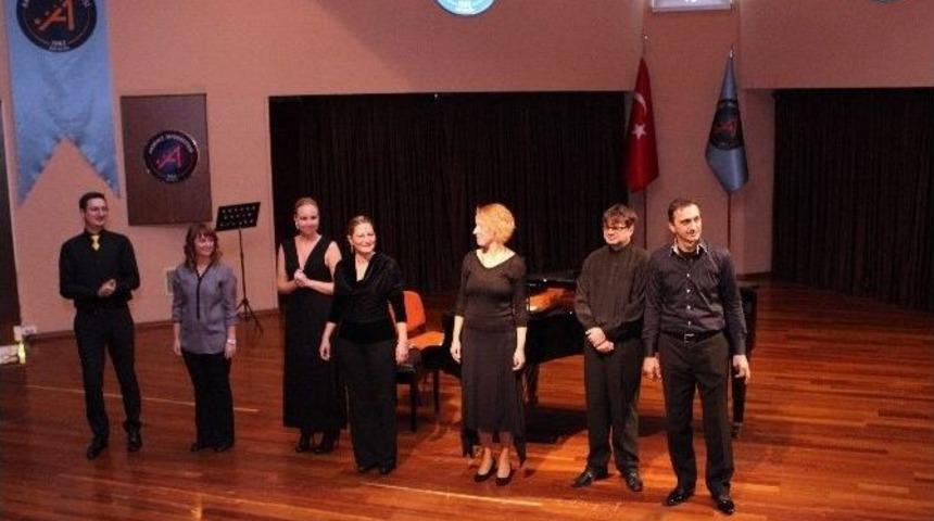 A&uuml;&rsquo;de &Ouml;ğretmenler İ&ccedil;in Konser