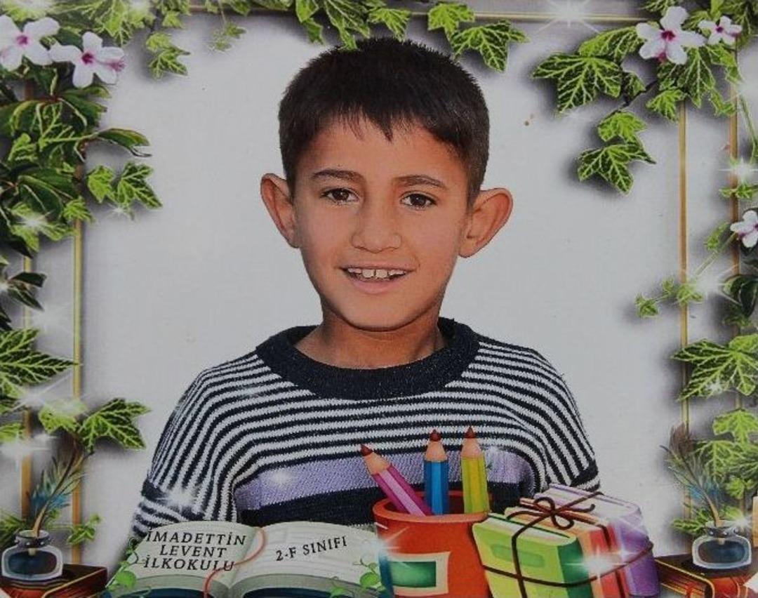 Odun Alırken Boynu Suntaya Sıkışan &Ccedil;ocuk Yoğun Bakımda