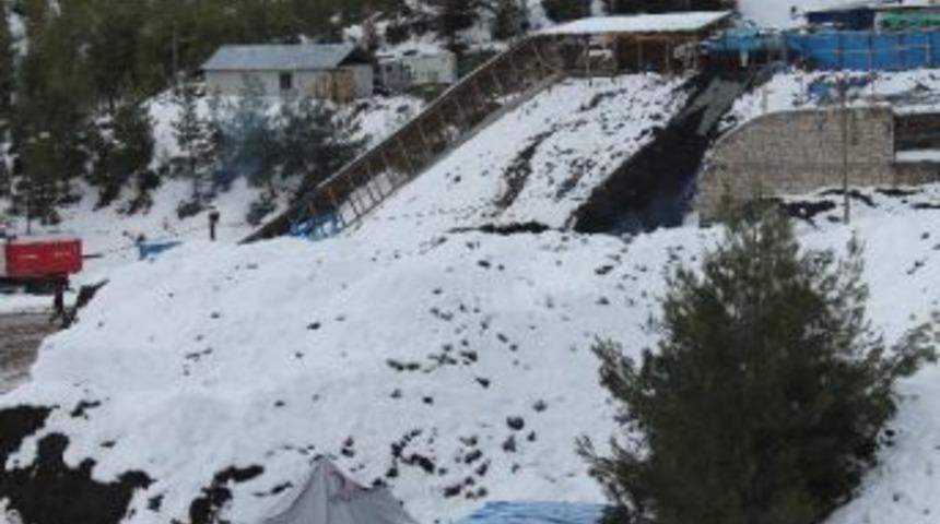 Maden Faciasında Mahsur Kalan Sekiz İş&ccedil;iye H&acirc;la Ulaşılamadı