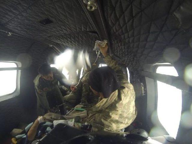 KARDA MAHSUR KALAN OTOBÜSTEKİ KALP HASTASI, ASKERİ HELİKOPTERLE KURTARILDI 2