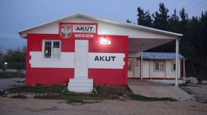 MERSİN'DE AKUT'UN BİNASINA GİRİP, MALZEMELERİNİ &Ccedil;ALDILAR