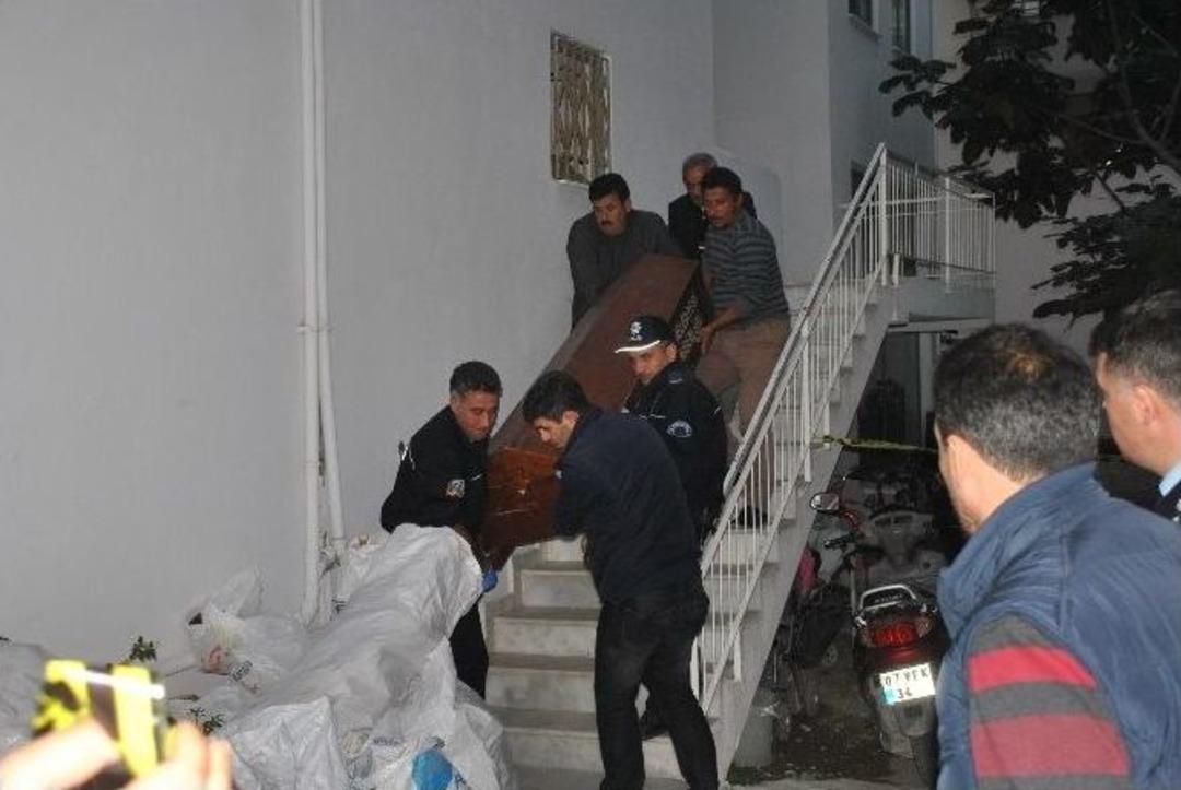 &Ouml;nce Evine Hırsız Girdi Sonra Karısı &Ouml;ld&uuml;r&uuml;ld&uuml;