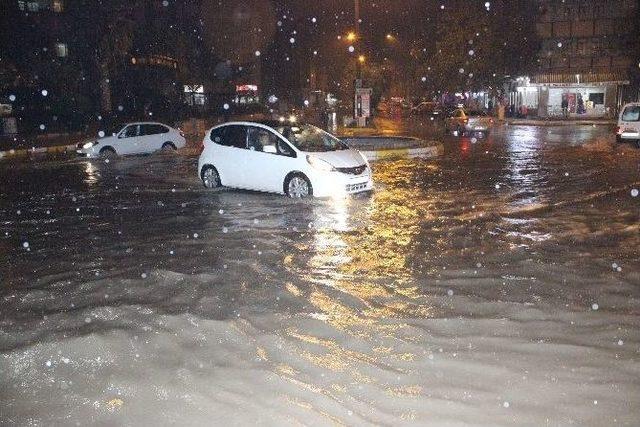 Adıyaman’da Sokaklar Göle Döndü 1
