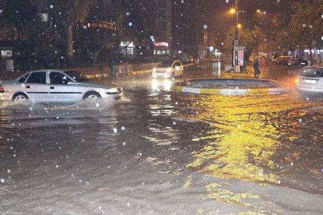 Adıyaman’da Sokaklar Göle Döndü 2