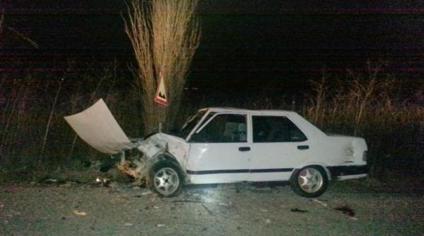 2 OTOMOBİL &Ccedil;ARPIŞTI: 3 YARALI