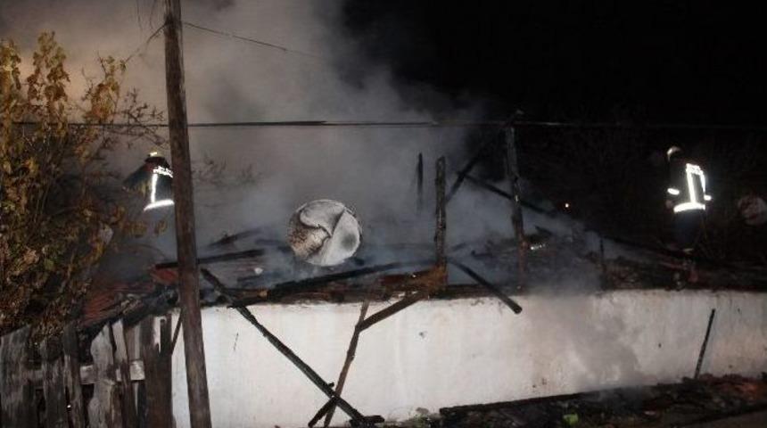 Başkent&rsquo;te &Ccedil;ıkan Yangın Paniğe Neden Oldu