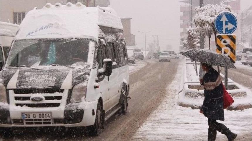 Hakkari&rsquo;de Kar Yağışı