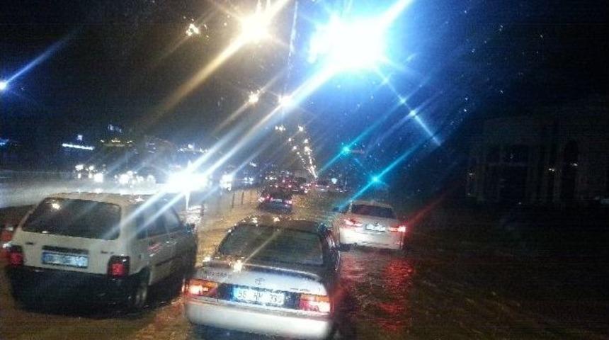 Sağanak Yağış Samsun&rsquo;u Etkiledi
