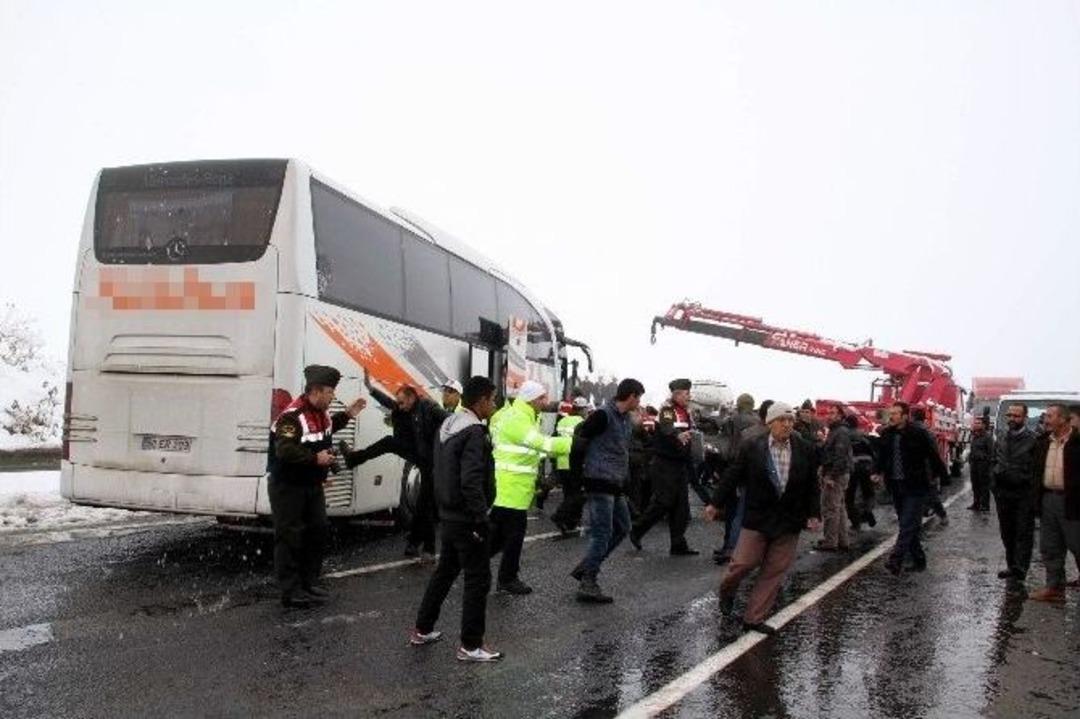 Nevşehir&rsquo;de Kaza: 2 &Ouml;l&uuml;, 18 Yaralı