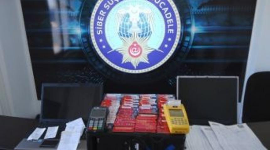 Atm&rsquo;lere D&uuml;zenerek Takarak Turistleri Dolandıran 2 Ş&uuml;pheli Yakalandı