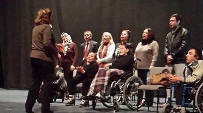 BEDENSEL ENGELLİLERDEN, &lsquo;ENGELSİZ KOROSU'