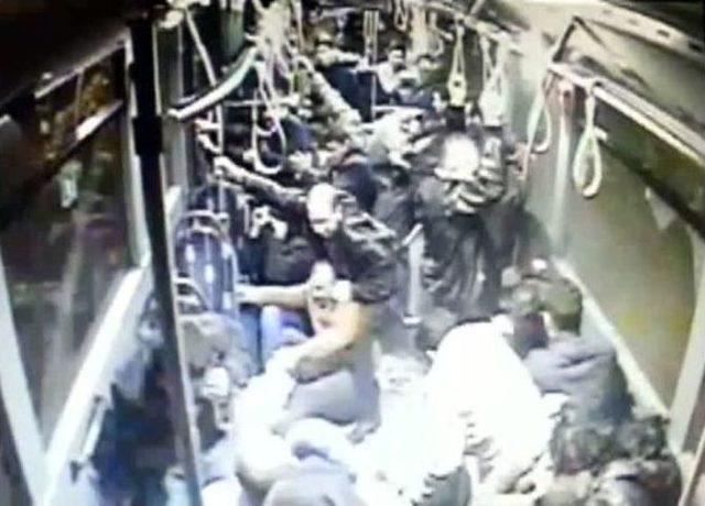 Merter’deki Metrobüs Kazası Güvenlik Kamerasında