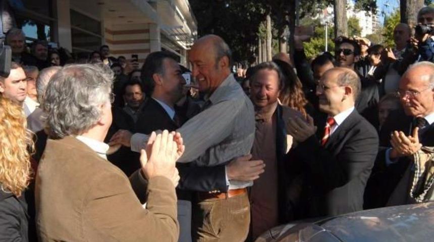 T&Uuml;RBANA İZİN VERMEDİ, CEZA ALDI, SON DERSLE SEVENLERİNE VEDA ETTİ (2)