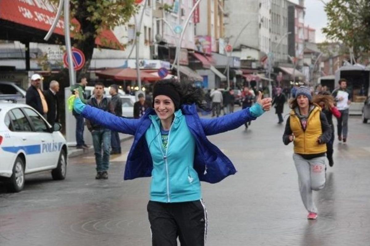 &Ouml;ğretmenler İ&ccedil;in Koştular