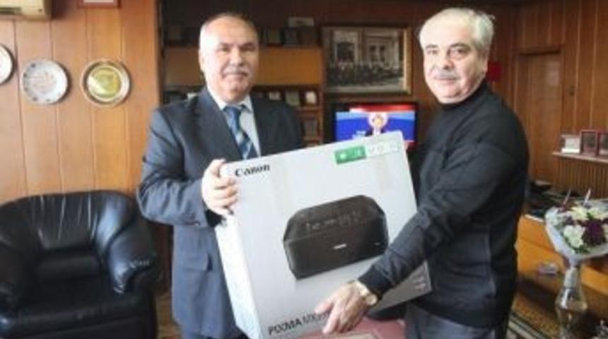 Keşan Belediyesi Bir Okula Renkli Yazıcı Hediye Etti