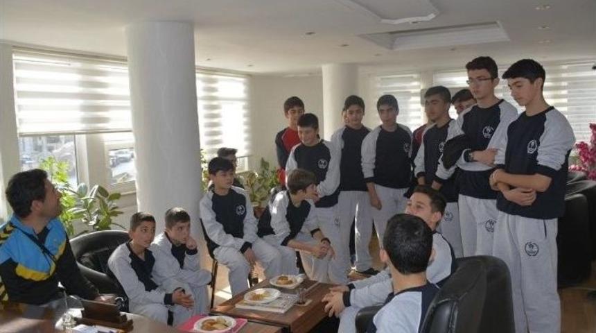 Gölhisar Belediye Spor U15 Takımından Başkan Canural’a Ziyaret