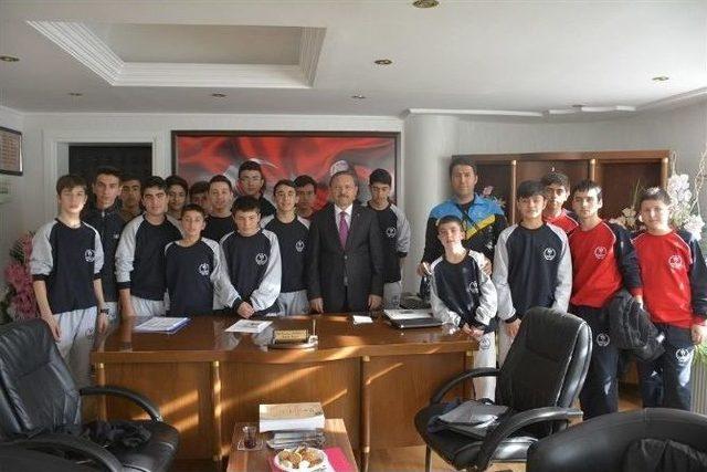 Gölhisar Belediye Spor U15 Takımından Başkan Canural’a Ziyaret