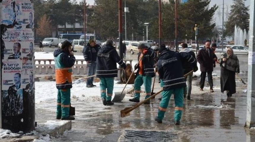 Belediye Ekiplerinin Karla M&uuml;cadele Seferberliği...