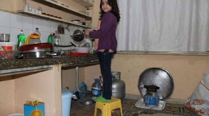 SURİYELİ AİLENİN EN B&Uuml;Y&Uuml;K DESTEK&Ccedil;İSİ 9 YAŞINDAKİ &Ccedil;OCUKLARI BİSEN