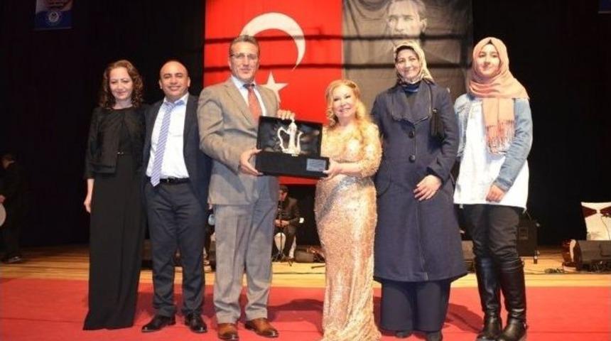 Bedia Akart&uuml;rk &Ouml;ğretmenlerle Buluştu