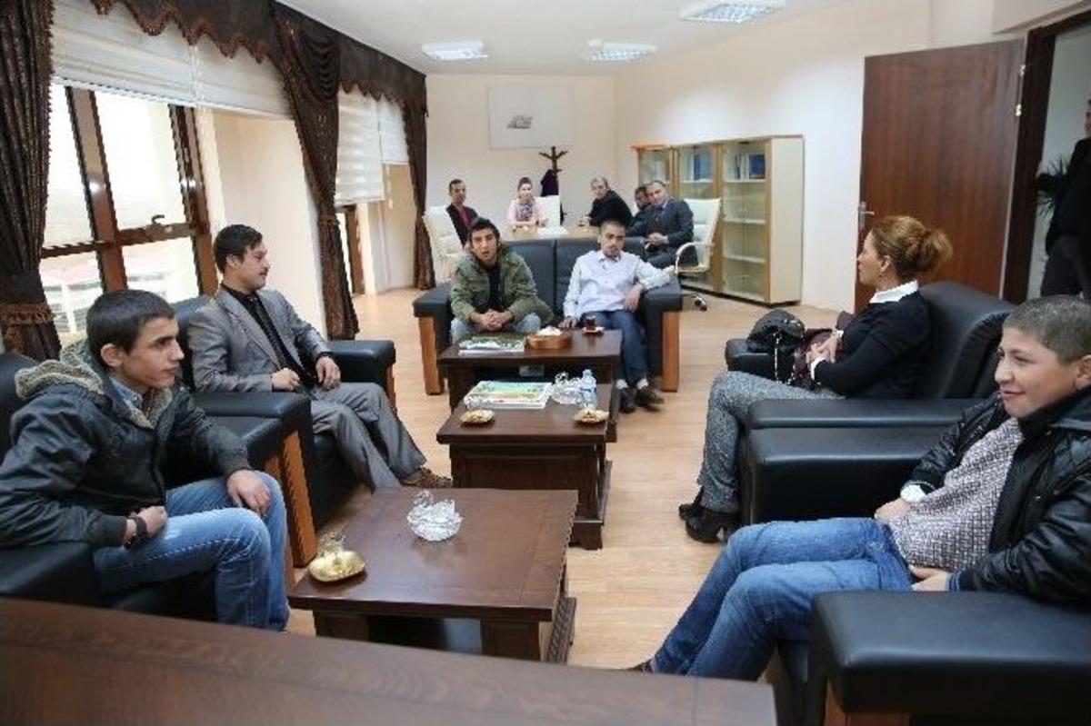 Engelliler Ar&uuml;&rsquo;y&uuml; Ziyaret Etti